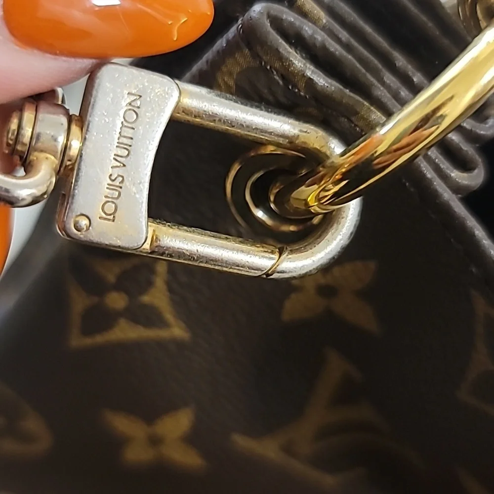 🌺Louis Vuitton Malletage Flower Key Holder and Bag Charm🌺
